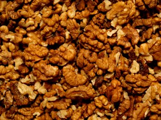  В Калужской области проконтролировано более 50 тонн грецких орехов из Китая