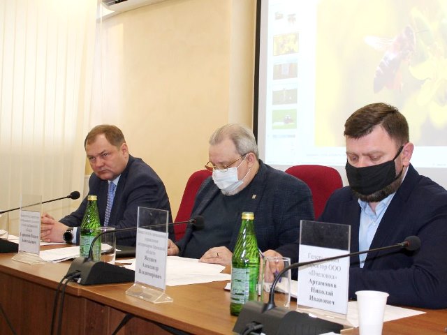  В Брянске состоялось совещание по вопросам пчеловодства